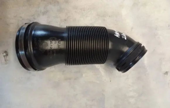 Seat Arona Turbo air intake inlet pipe/hose 5q0129684