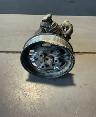 Volkswagen Bora Power steering pump