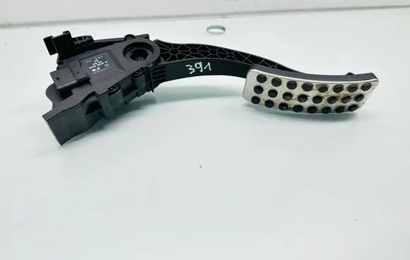 Mercedes-Benz A W176 Accelerator throttle pedal A246300 A2463001604