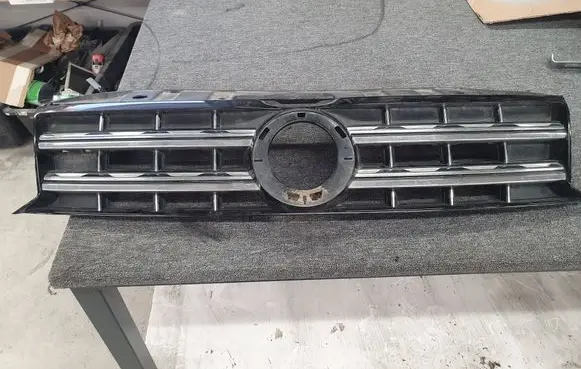 Volkswagen Amarok Front bumper upper radiator grill 2H6853651B 2H6853653