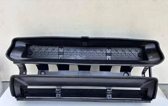 Land Rover Defender Intercooler air guide/duct channel L8B28475BG