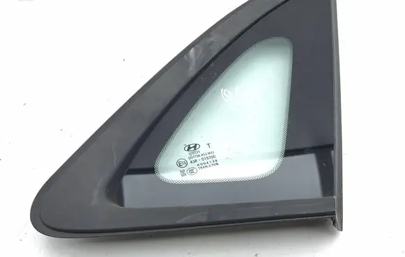 Hyundai Kona I Rear vent window glass