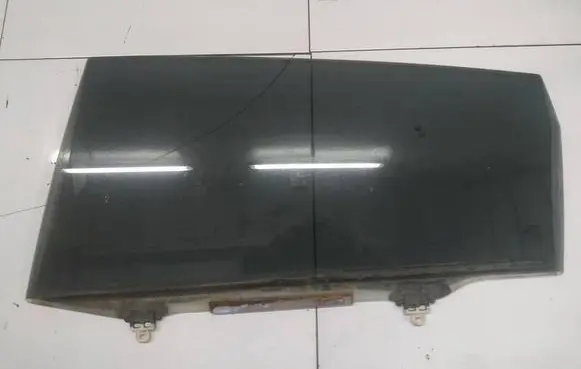 Toyota Corolla Verso AR10 Rear door window glass 