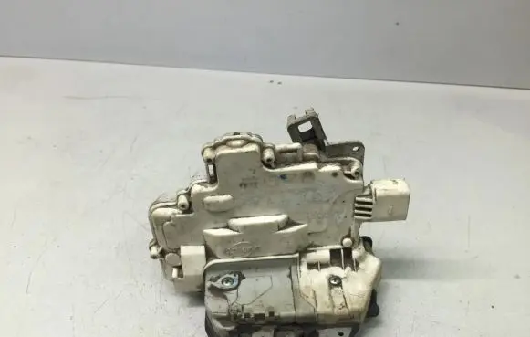 Audi A4 S4 B7 8E 8H Rear door lock