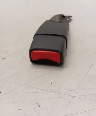 Middle seatbelt buckle (rear)