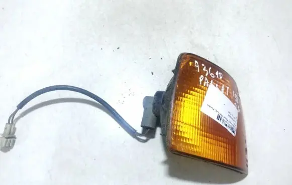 Volkswagen PASSAT B3 Front indicator light 357953050