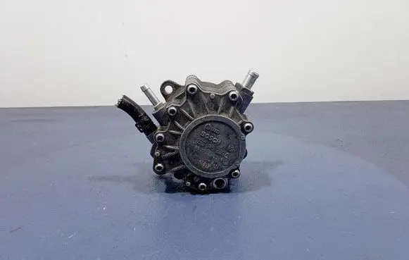 Audi A4 S4 B7 8E 8H Vacuum pump 03G145209C