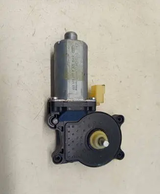 Volvo V70 Rear door window regulator motor 0130821777