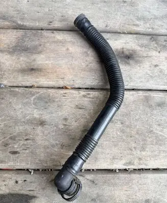 Volkswagen PASSAT B6 Breather hose/pipe 1K0129637D