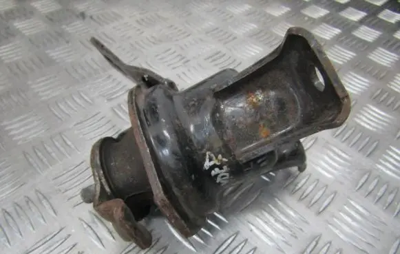 Engine mount bracket