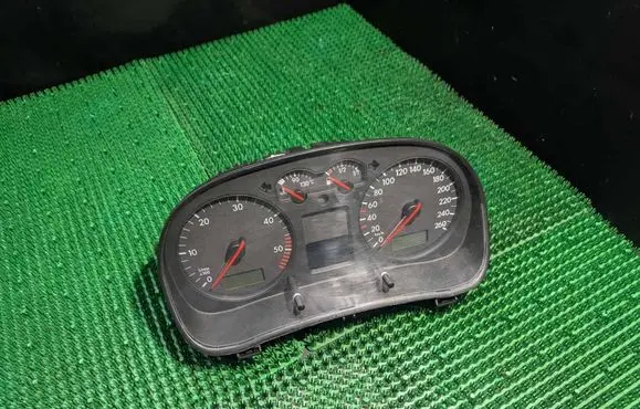 Volkswagen Golf IV Speedometer (instrument cluster) 1J0920826C