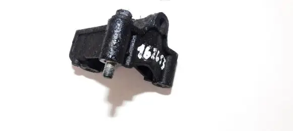 Nissan Primera Engine mounting bracket