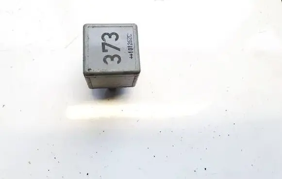 Volkswagen PASSAT B5.5 Other relay 8D0951253A V23154-B52-X301