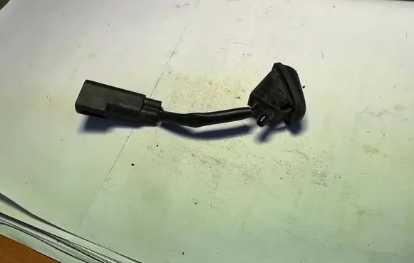 Ford C-MAX I Windshield washer spray nozzle 4M5117666A