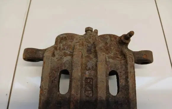 Mitsubishi Outlander Front brake caliper