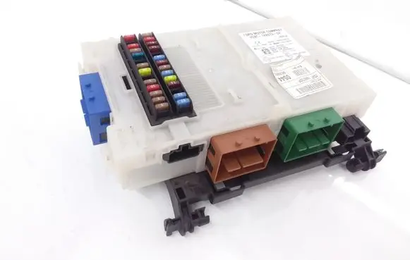 Ford Mondeo MK IV Fuse module 7G9T14A073DF