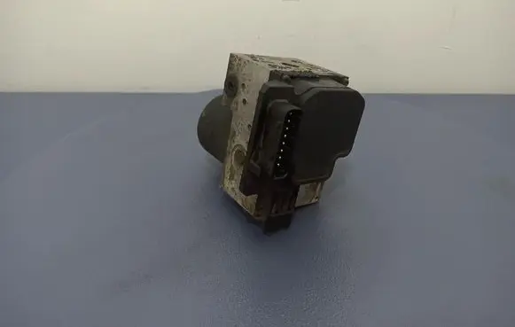 Volkswagen PASSAT B5 ABS Pump 8E0614111T