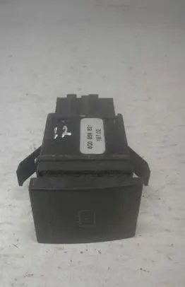 Volkswagen Polo Windscreen/window heater switch 8Q0959621