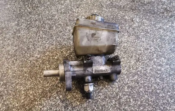 Master brake cylinder