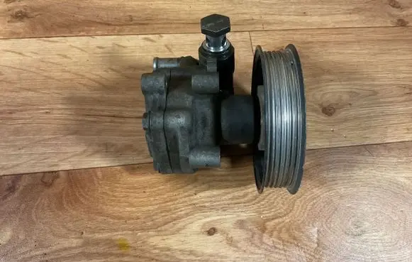 Volkswagen Caddy Power steering pump 038145255B