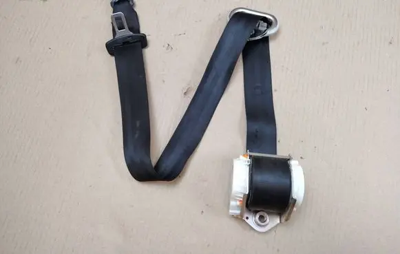 Volkswagen Transporter - Caravelle T5 Rear seatbelt 33045201