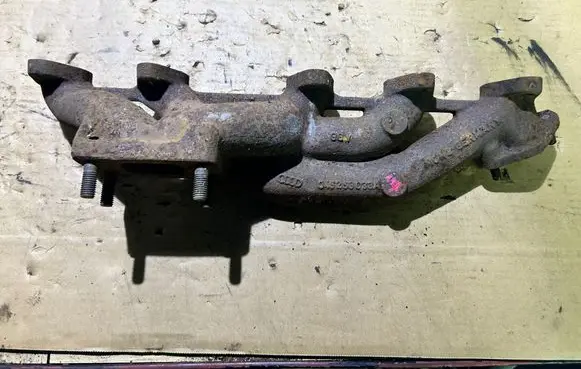 Audi A6 S6 C4 4A Exhaust manifold 046253033A