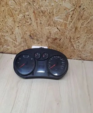 Audi A2 Speedometer (instrument cluster) 8Z0920900A 110080020002