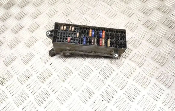 Volkswagen Caddy Fuse box set 350251185128 016471B 2K2971650