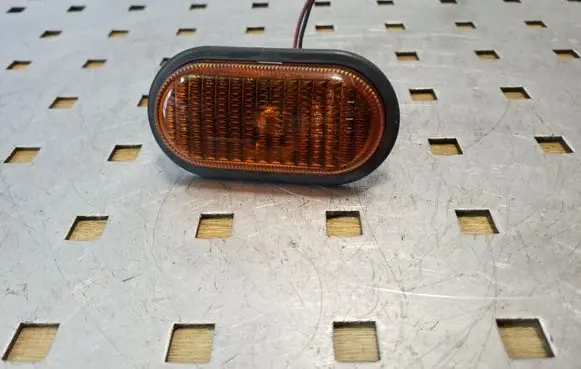 Opel Vivaro Front fender indicator light 7700847333