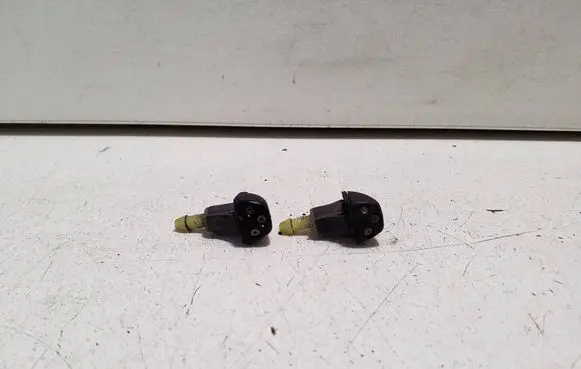 Chevrolet Orlando Windshield washer spray nozzle 