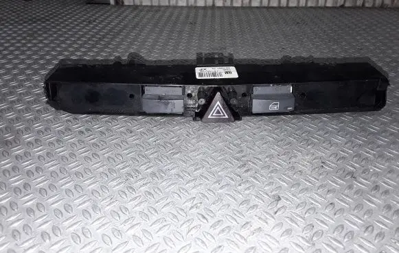 Opel Zafira B Hazard light switch 13100105