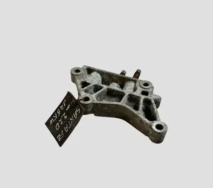 Hyundai Santa Fe Engine mounting bracket