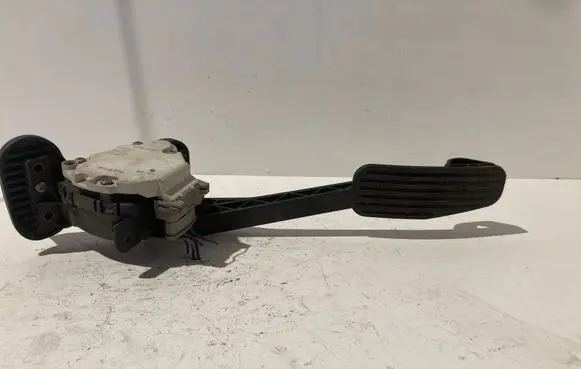 Volvo V70 Accelerator throttle pedal 9496821 B041 00776952