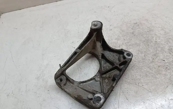 BMW 5 E60 E61 Engine mounting bracket 6761117 22116761117