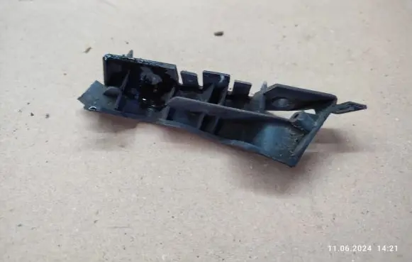Audi A4 S4 B8 8K Front bumper mounting bracket 8K0807283