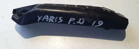 Toyota Yaris Front bumper mounting bracket