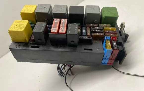 Mercedes-Benz ML W164 Fuse module A1645403472