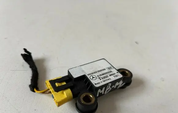 Mercedes-Benz ML W163 Airbag deployment crash/impact sensor A1638200226 000303011550309