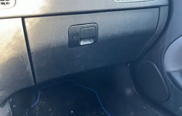 Saab 9-5 Glove box 