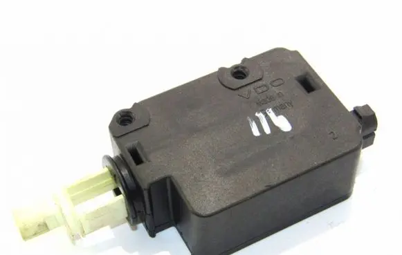 BMW 5 E39 Central locking motor 67118352168
