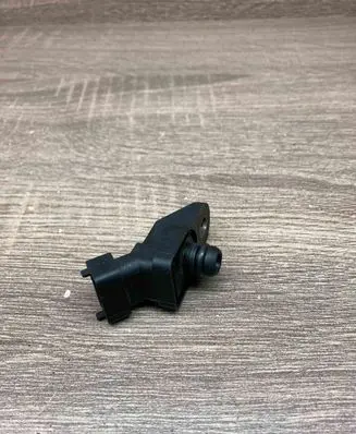 BMW 5 E39 Fuel pressure sensor 0261230046