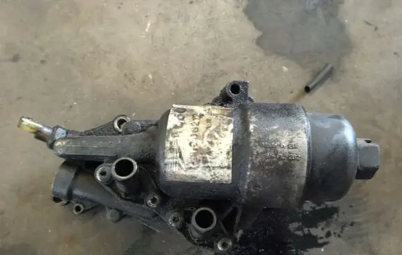 Opel Vivaro Oil filter mounting bracket 6790973780