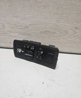 Toyota RAV 4 (XA40) Wing mirror switch 183575