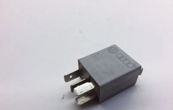 Volkswagen Touran I Hazard warning light relay 1K0951253 0332011100