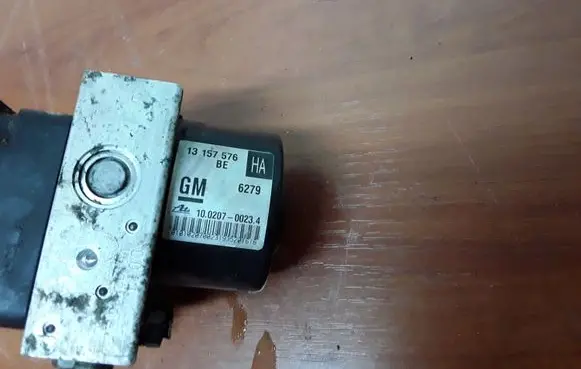 Opel Zafira B ABS Pump 13157576