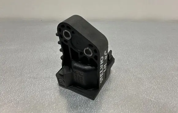 Alfa Romeo Stelvio Radiator mount bracket 50541423
