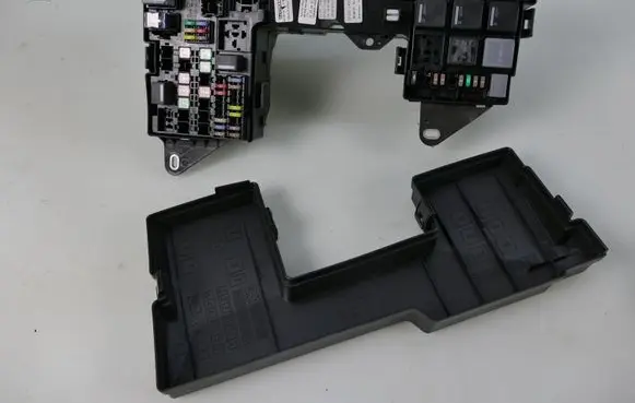 Jaguar XF Relay mounting block DX23-14290-CEE