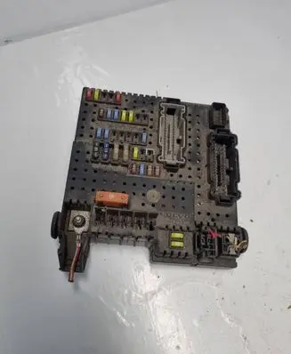 Volvo V70 Fuse module 30728512 05W233 28017881