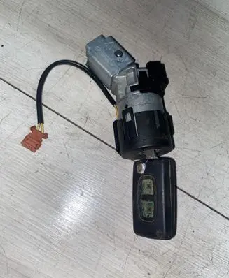 Peugeot 308 Ignition lock 9663123280