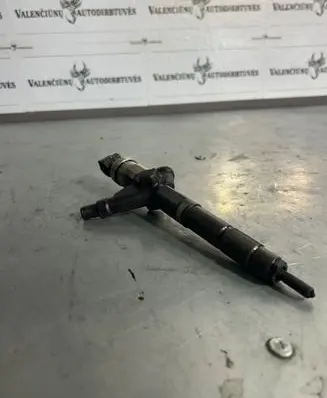 Nissan Primera Fuel injector 16600AU600 03D06422